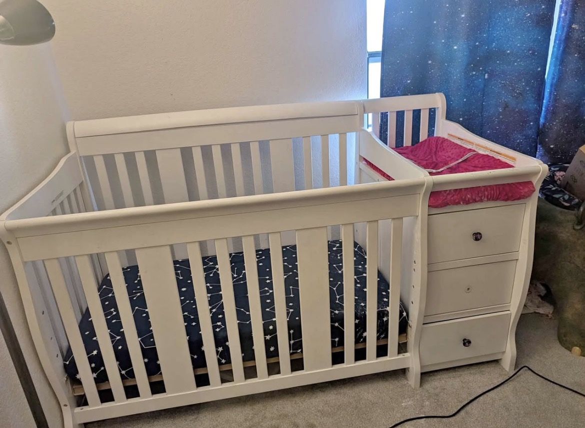 Convertible Crib With Changing Table