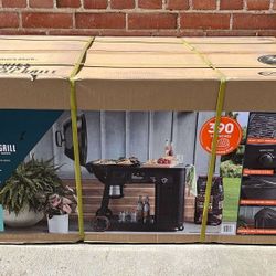 Member's Mark Pro Series Charcoal Grill with Gas Assist