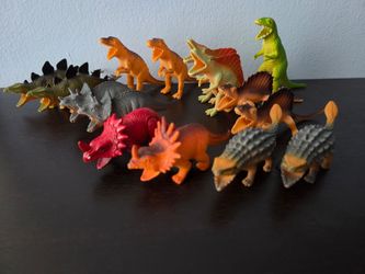 24 Piece Dinosaur, Safari, and reptile lot
