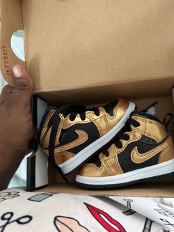 Baby shoes size 4c