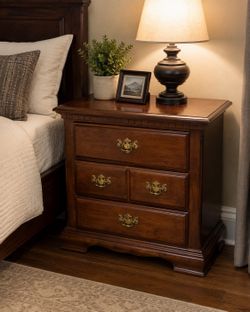 Solid Wood Traditional 4-Drawer Nightstand / Bedside Table