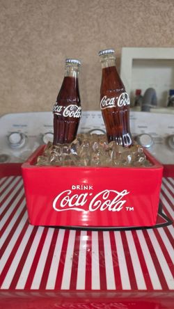 Coca-Cola 2-bottle fountain