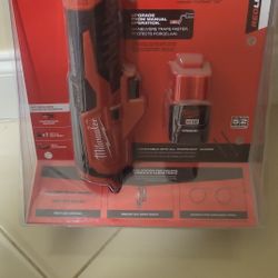 Milwaukee
M12 Trap Snake 12V Lithium-Ion Cordless Toilet and Urinal Auger Power Driver w/ 1.5AH Battery and Charger