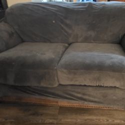 FREE LOVE SEAT IN GREAT CONDITION COMES WITH DARK GRAY COVER