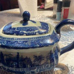 Blue & white Vintage Tea Pot
