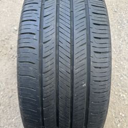 Hankook 235/45/18  (1) Tire
