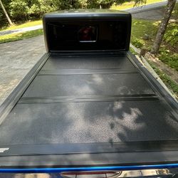 Jeep Gladiator Rugged Ridge Trifold Tonneau Cover
