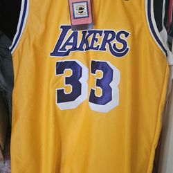 Lakers Kareem Abdul-Jabbar XL new with tags jersey 