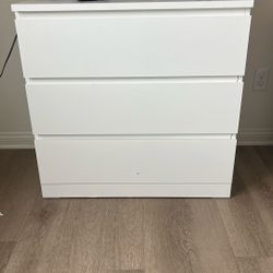 Bedroom Dressers And Nightstand 