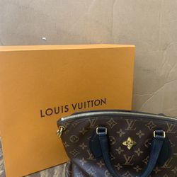Louis Vuitton Purse With Papers And Bag