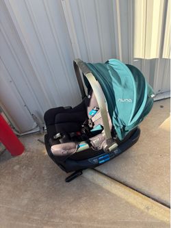Nuna stroller and car seat