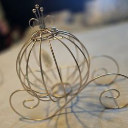 Decorative Wire Carriage For Any Ocassion