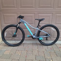 TREK MARLIN 5 MOUNTAIN BIKE 27.5 INCH LIKE NEW ( CHECK MY OTHER BIKES 