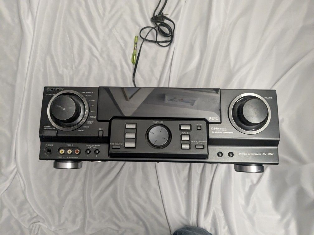 💵 Aiwa AV‑D57 (Retro Stereo A/V Receiver)