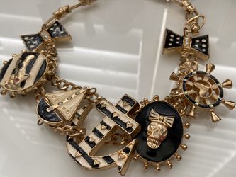 Statement necklace bulky