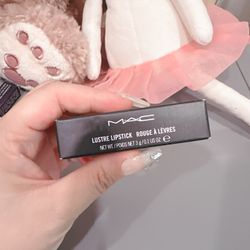 MAC limited edtion color luster lipstick catty /NWB