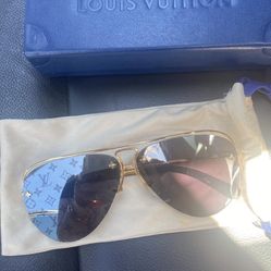 Lv Sunglasses authentic very gorgeous 
