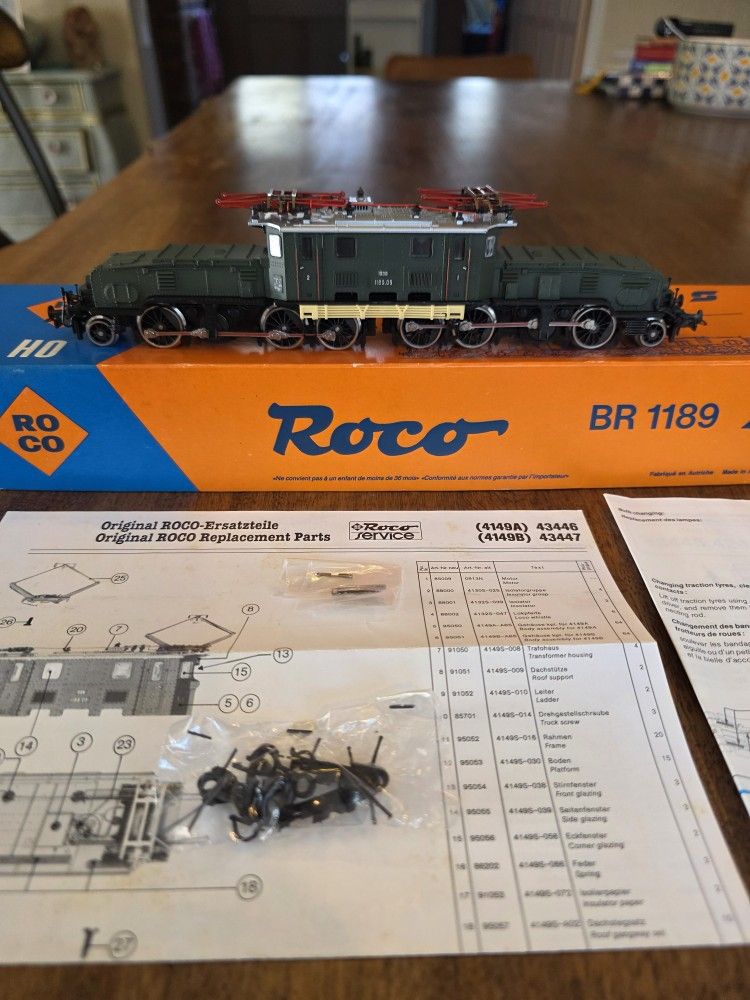 Roco 43446 HO Scale Swiss OBB Electric Locomotive “Crocodile