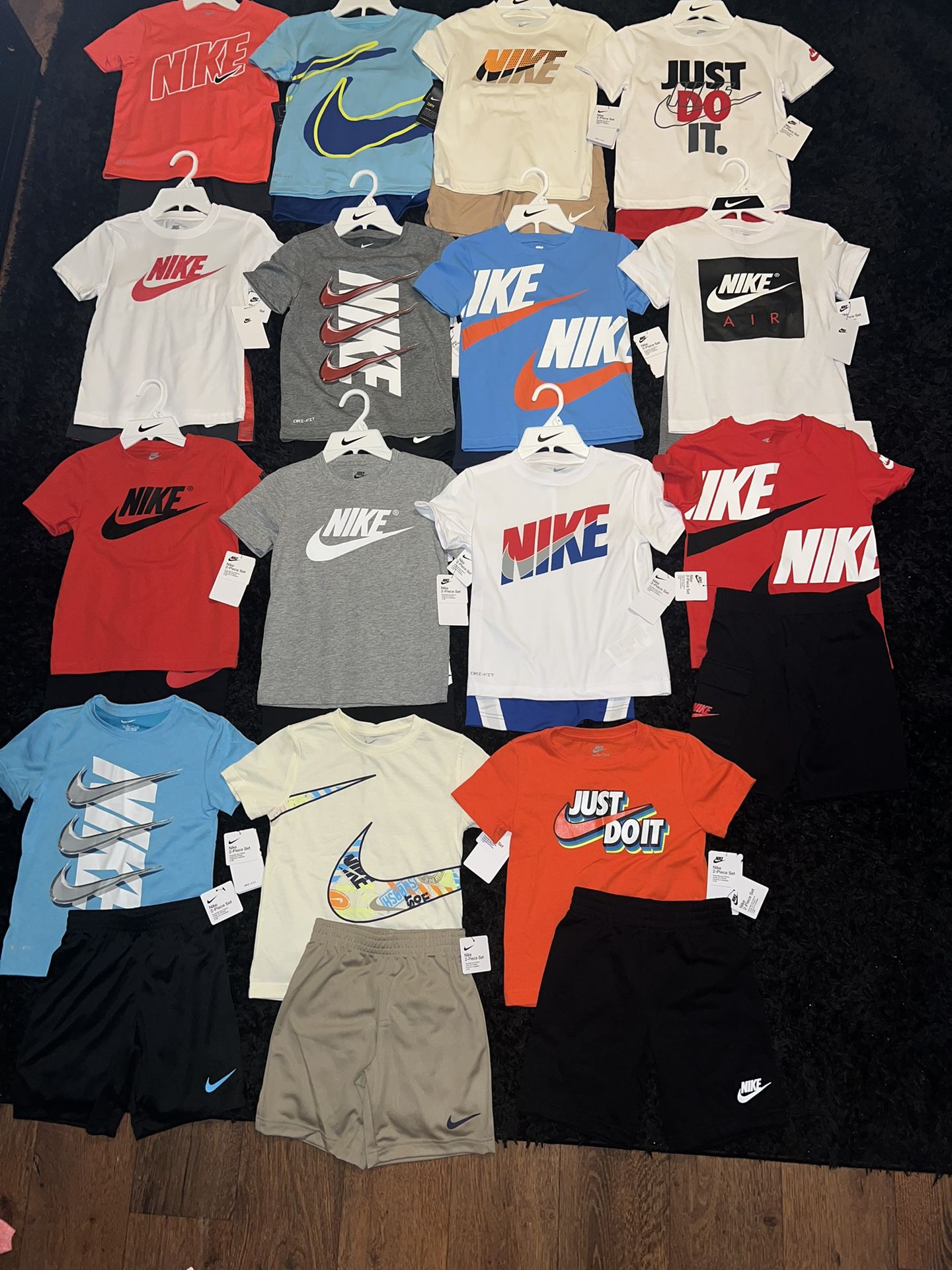 NWT Nike size 6(15 Outfits)