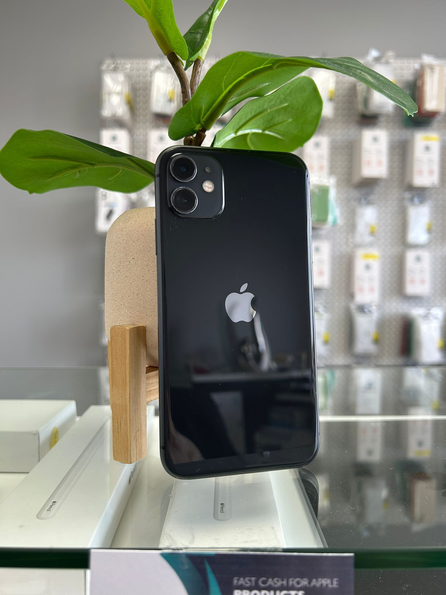 LIQUIDATION ‼️ iPhone 11, Unlocked, 64 Gb, LINE LCD ON SCREEN, Fully Functional $150