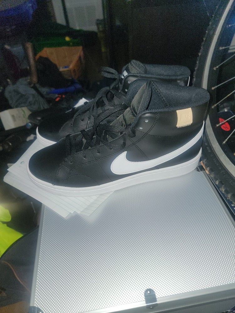 Nike Court Vison Size 11