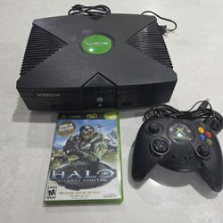 Original Xbox With Duke Controller And HALO Combat Evolved