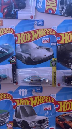 2024 Hot Wheels G Case - Porsche 911 Carrera KEYCHAIN 