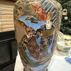 Vintage Japanese Satsuma Moriage 12” Vase – Hand-Painted Figural Scene – Made in Japan