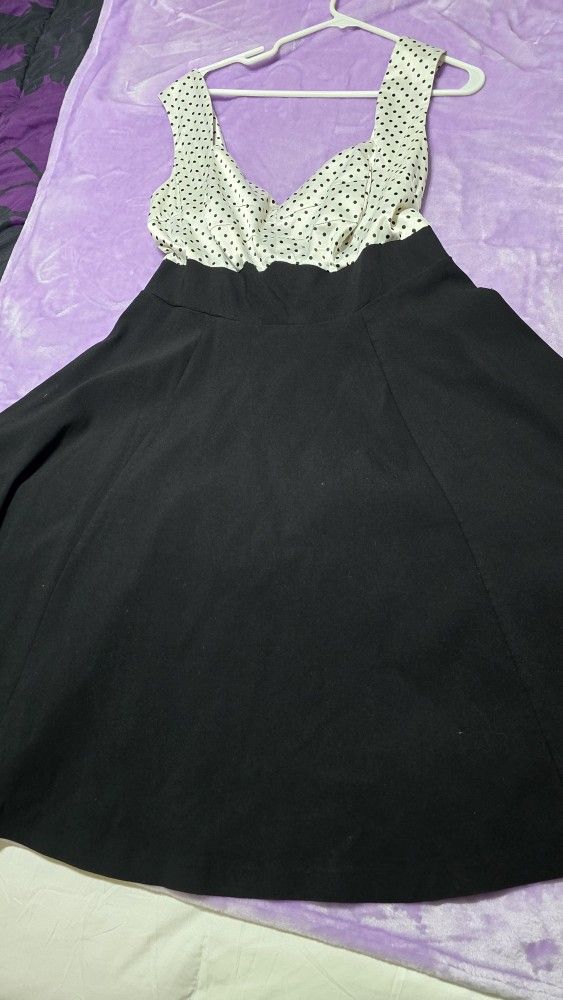 Stunning Black Dress With White Pokadots - Size 12