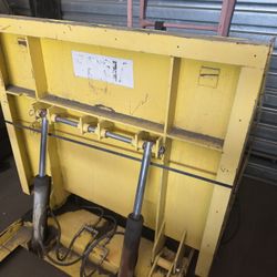 HEAVY-DUTY INDUSTRIAL UPENDER / TILT MACHINE