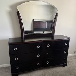 Queen Bedroom Set😍