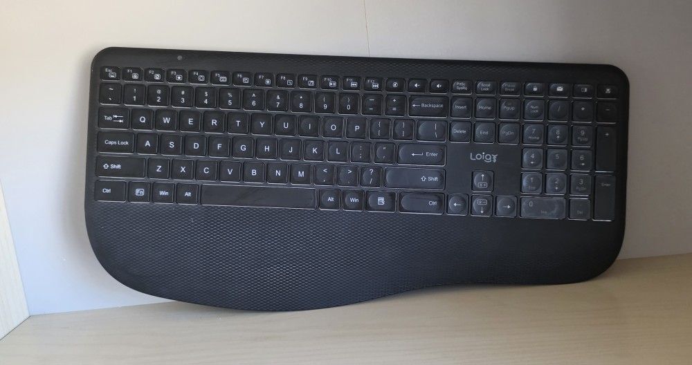 Wireless Keyboard – Loig – $10