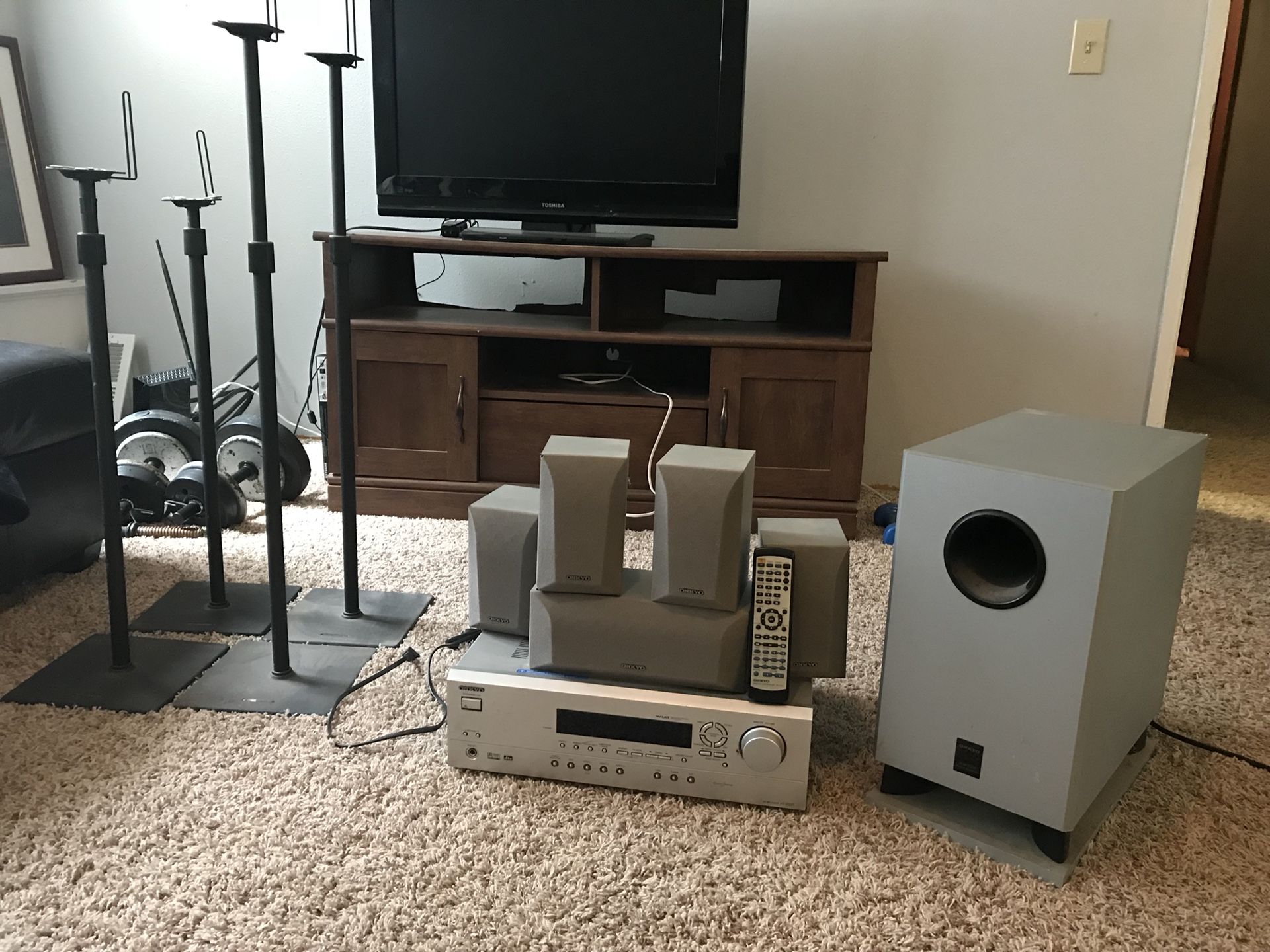 Onkyo HT-R320 5.1 Dolby digital/dts Home theater system
