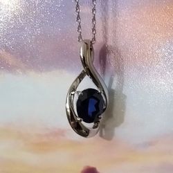 Beautiful 🥰 New In Box With Tags Blue Sapphire 💙 Necklace!
