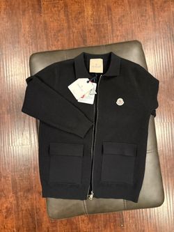 New Moncler  sweater Black or grey ! What size ?