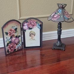 Reduced Glass Floral Frame and Lamp (Tea Light)