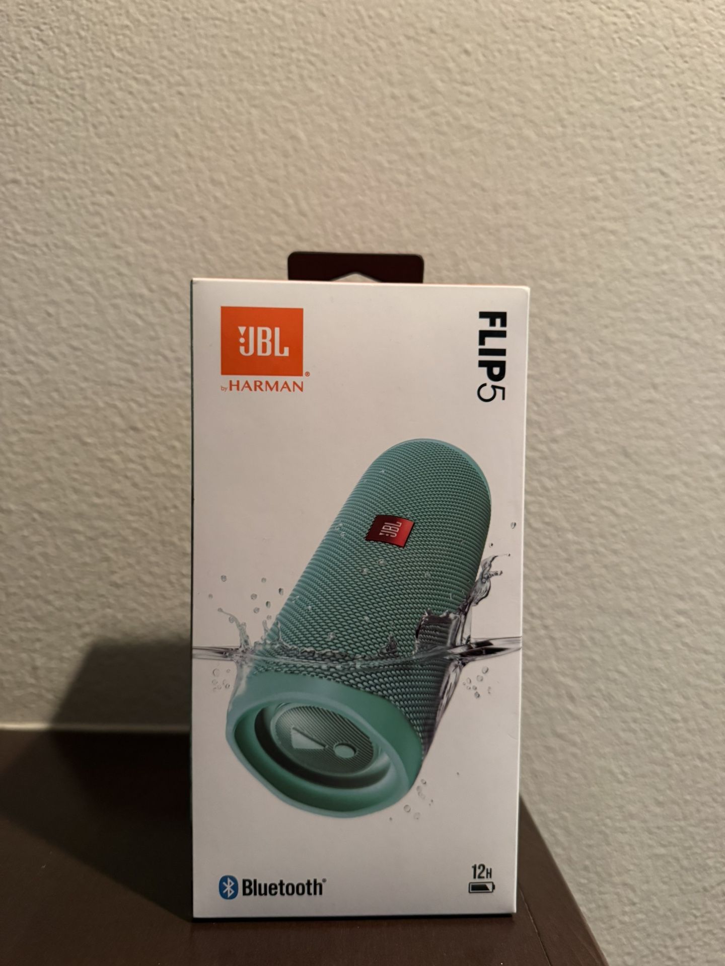 **JBL Flip 5 ** BRAND NEW IN BOX UNOPENED