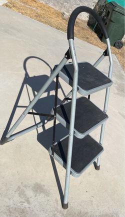 3-Step Folding Step Ladder with Handle