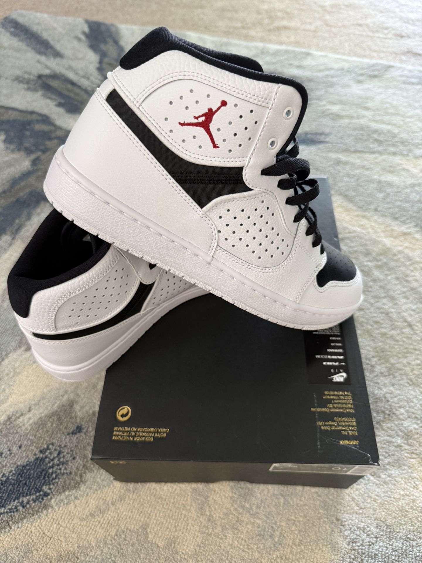 BRAND NEW Nike Jordan Men Size 10 pick up in palatine $85