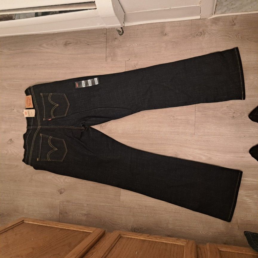 Women's Levi Jeans