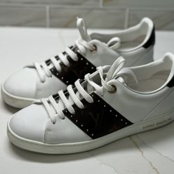 Louis Vuitton Front Row 