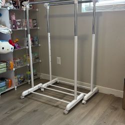 CLOTHING RACK (read Description 1st)