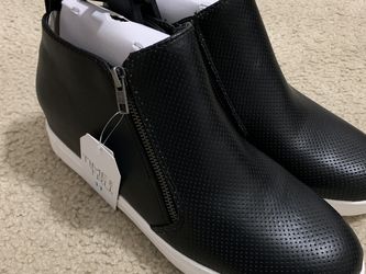 Women’s shoes Size 11
