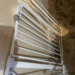 ‼️FREE ‼️ baby gate