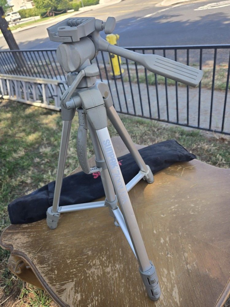 Sunpak Tripod NO Flaws COMES With Carrying Case