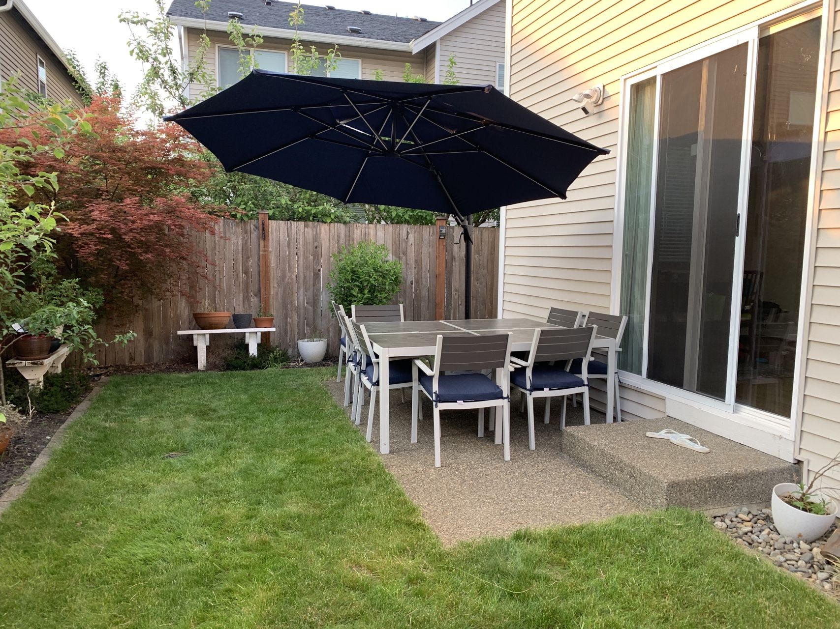 allen + roth 11-ft Aluminum Blue Crank Cantilever Patio Umbrella with Lights with Base