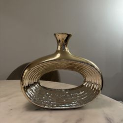 Decorative Gold Vase – Modern Accent