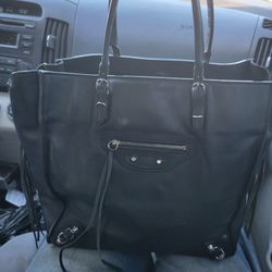 BALENCIAGA PURSE MEDIUM $600