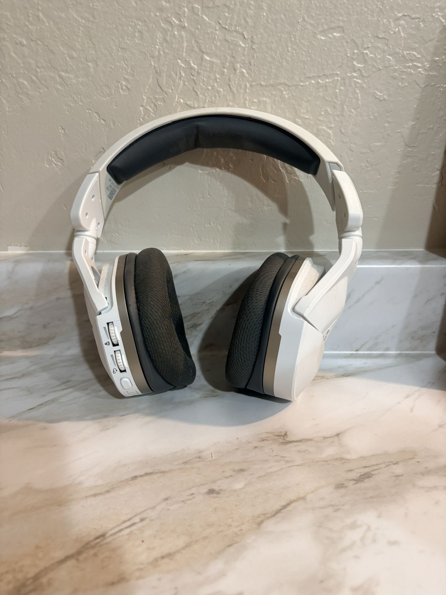 Turtle Beach Stealth 600 Gen 2 Wireless Gaming Headset (White) – Great Condition