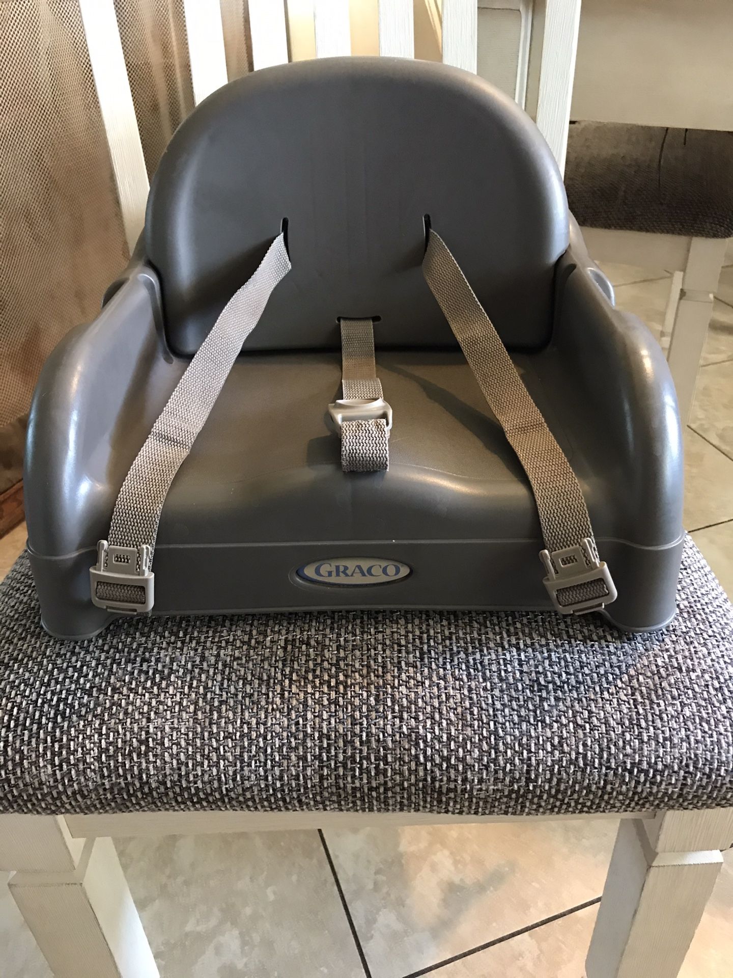 Graco Children’s Booster Seat with adjustable back rest